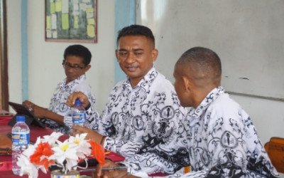 Rapat PGRI Cabang Adonara Tengah Digelar di SMA Negeri 1 Adonara Tengah